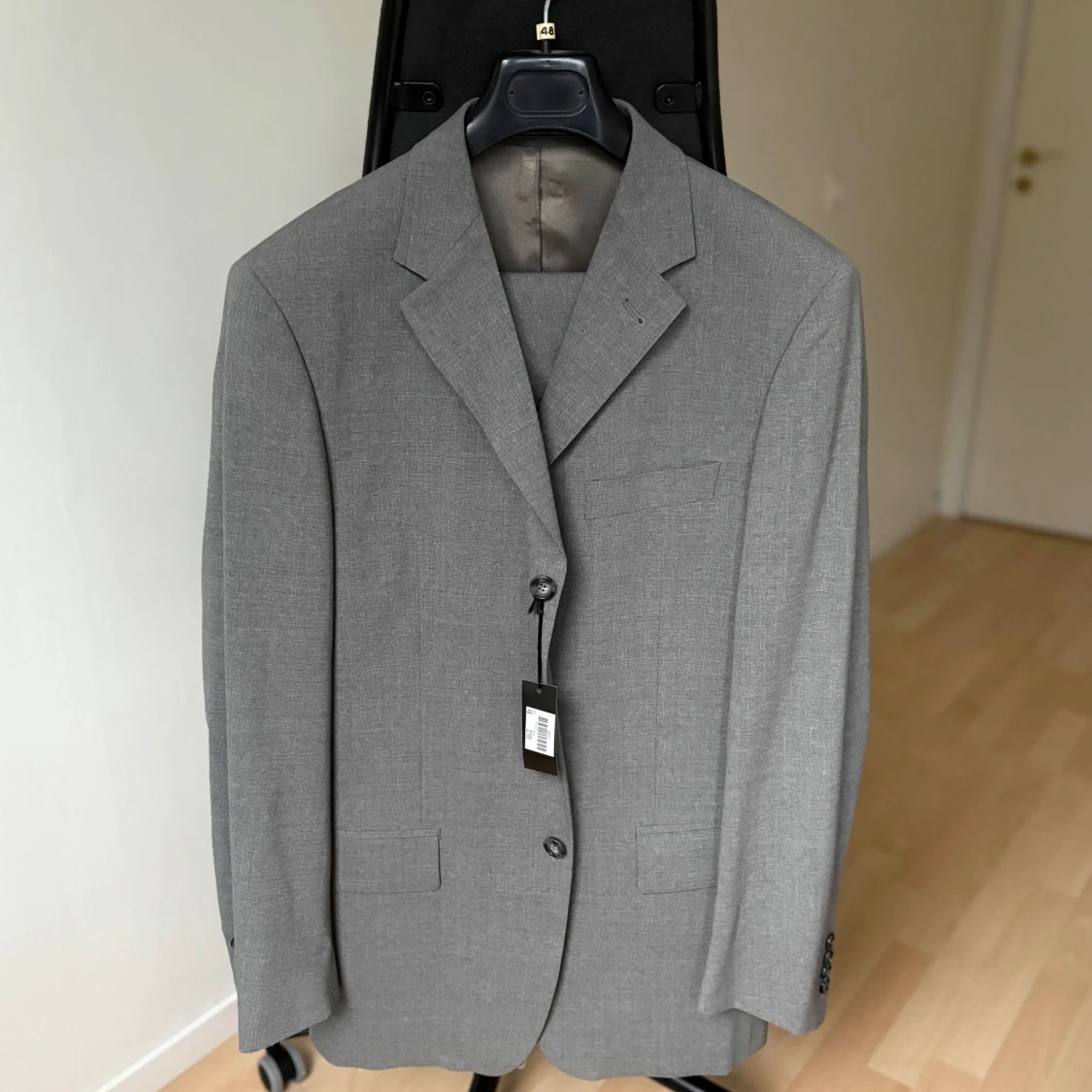 Ljusgrå kostym – Medi, Made in Italy (stl 48)