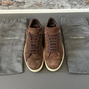 Tom Ford Skor - Mycket bra skick, inga defekter!. Nypris ca 7000kr. Storlek 43.  Dustbag medföljer. Skriv för mer information🤝