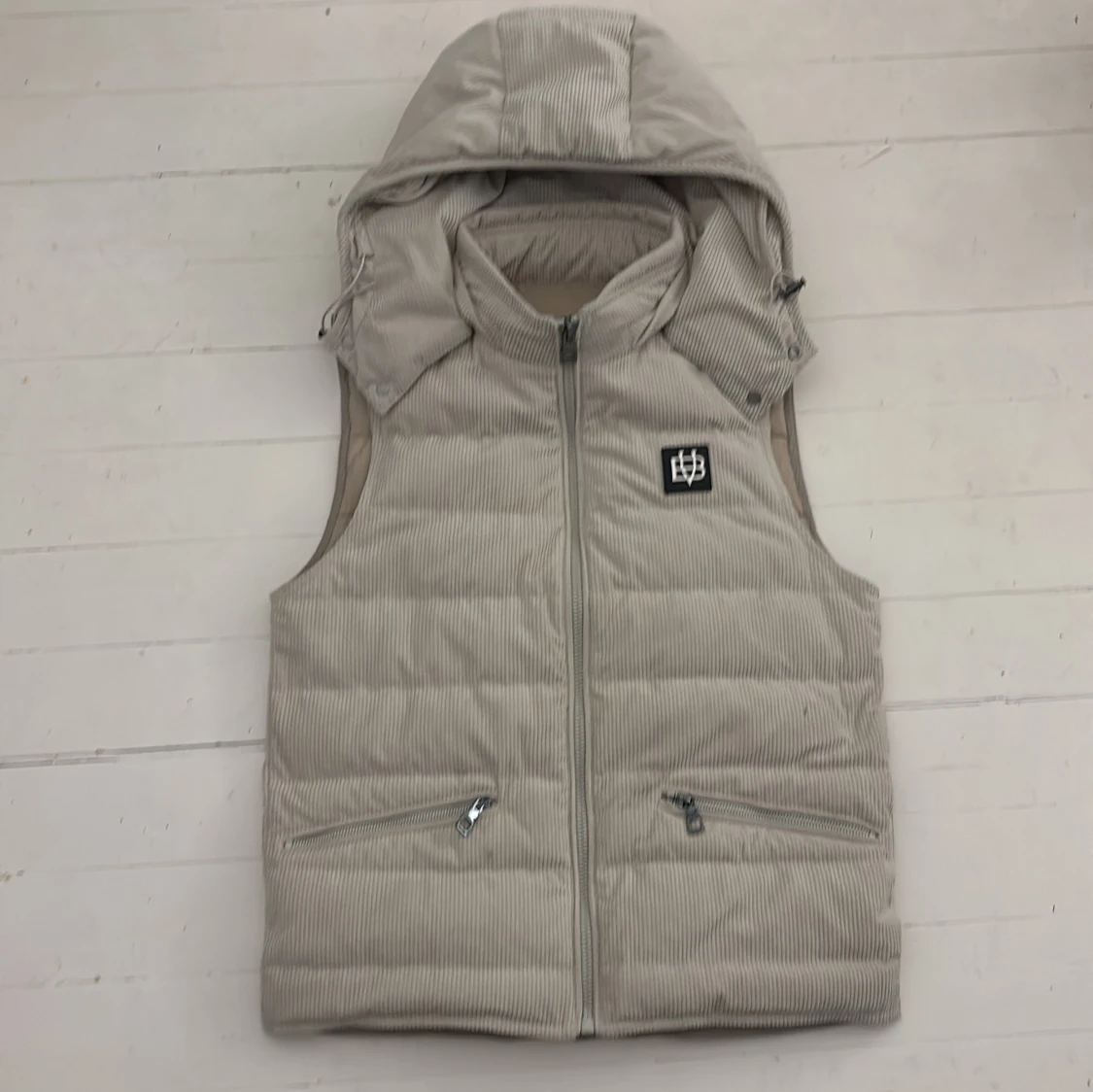 Beige dunväst från bvaldi med luva - 1