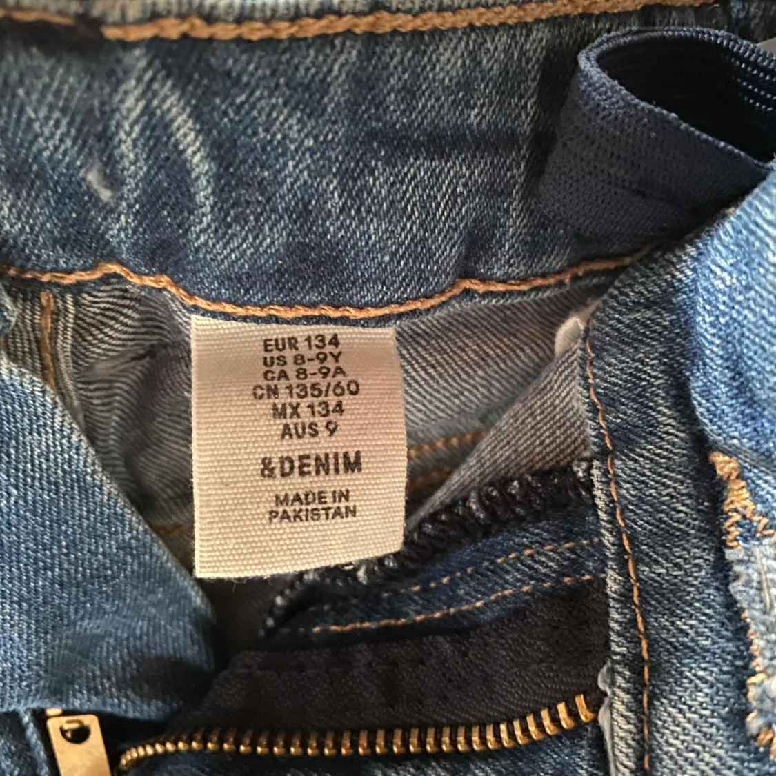 Blå jeansshorts med spets  - 2