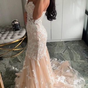 Beige festklänning - använd endast en gång, 32-34. Från rever design