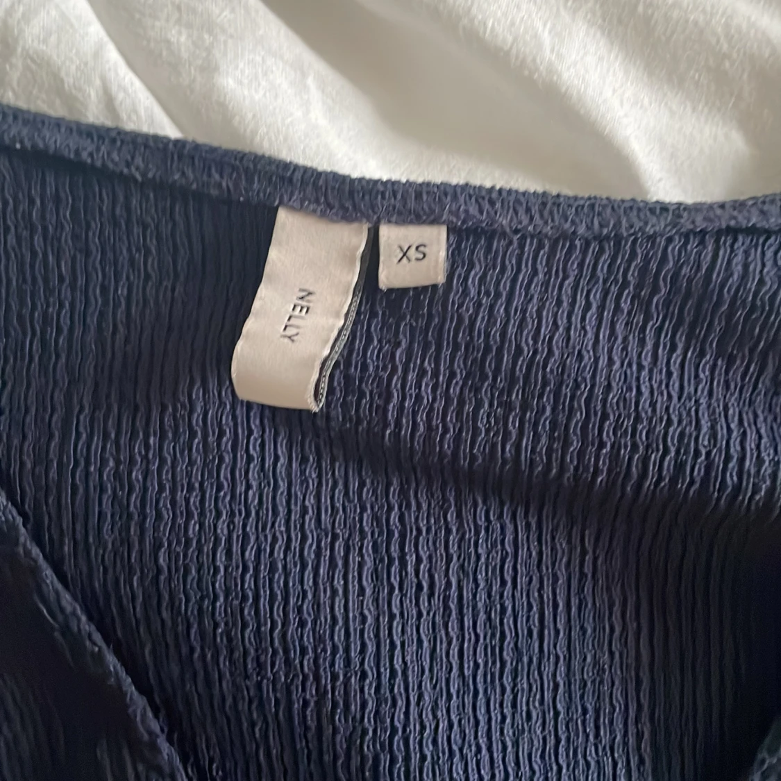 Mörkblå omlottopp från Nelly XS - 3
