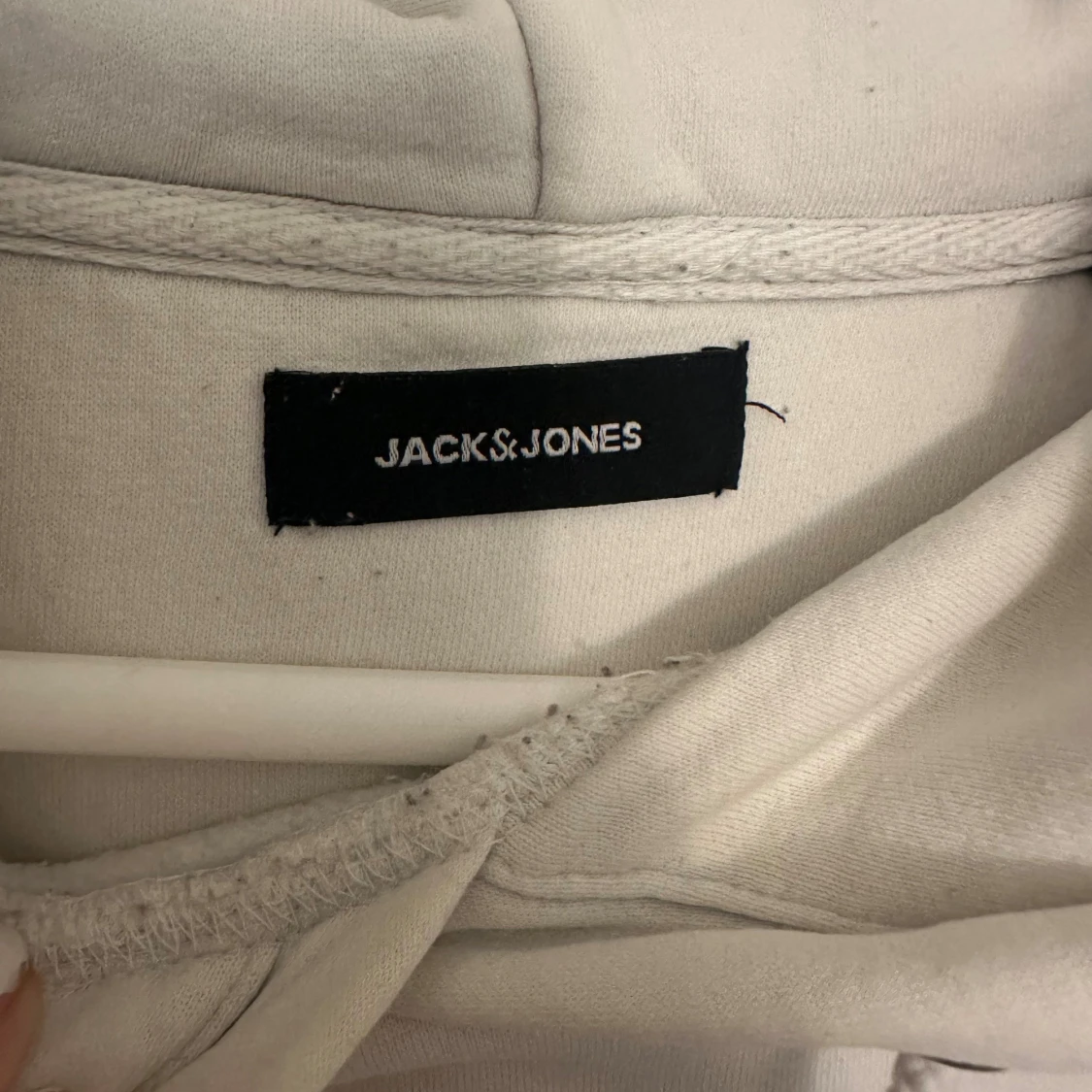 Vit hoodie från Jack & Jones - 1