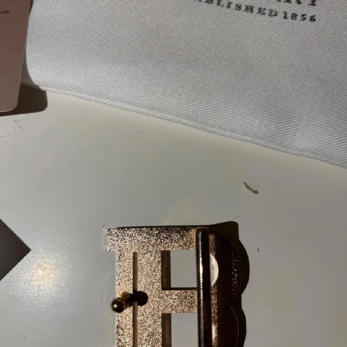 Burberry bälte med guldspänne