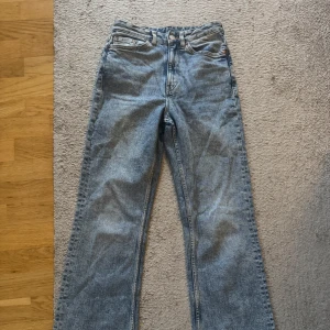 Blå jeans - Blåa jeans från monki🩷