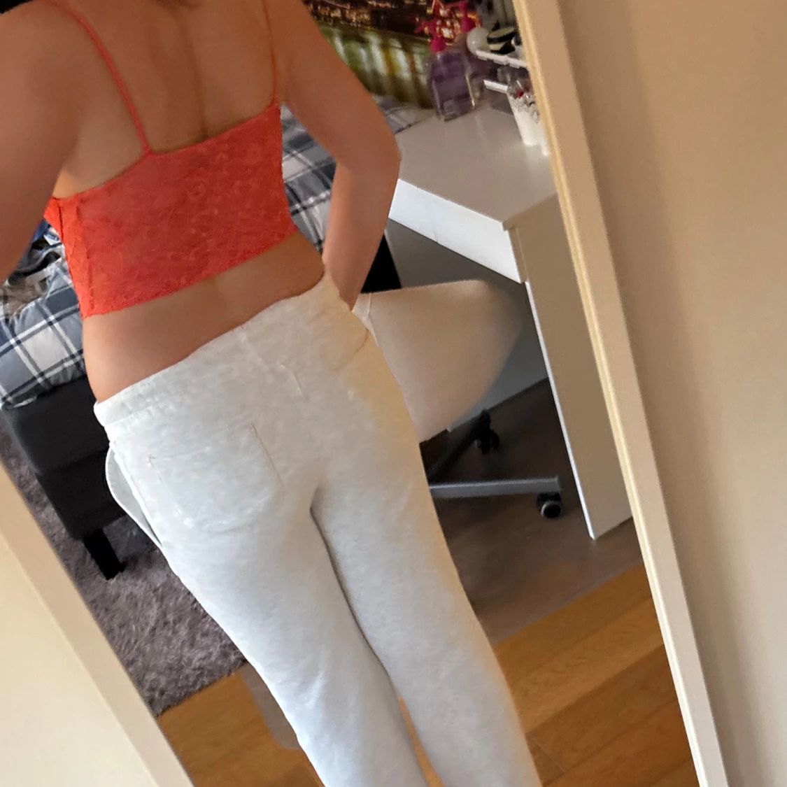 Röd spetskorsett med tunna axelband - 2