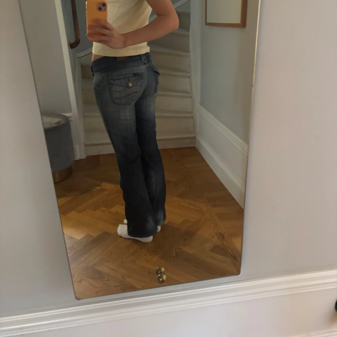 utsvängda jeans - 2