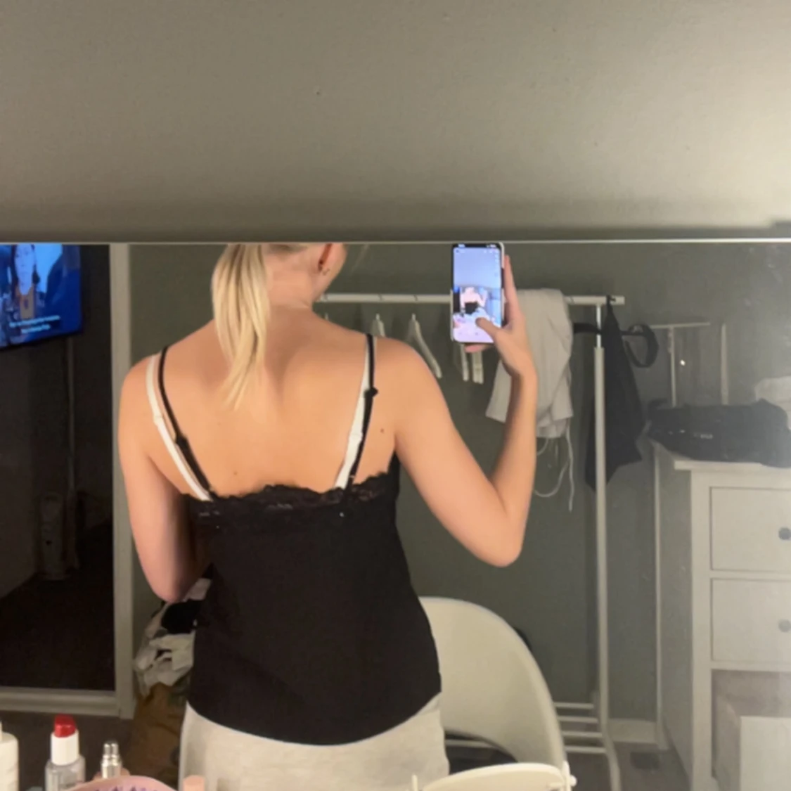 Svart linnetopp med spetskant - 2