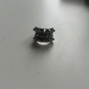 Edblad ring - Snygg sthlms stil ring, älskar den men är guld nu så använder den inte så mkt❤️
