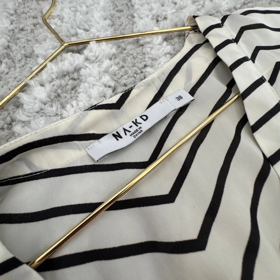 Randig blus från NA-KD i svart och vitt - 1