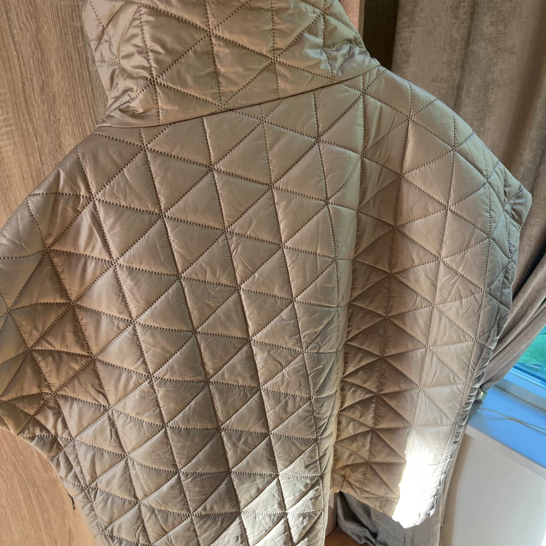 Beige quiltad pufferjacka - 3