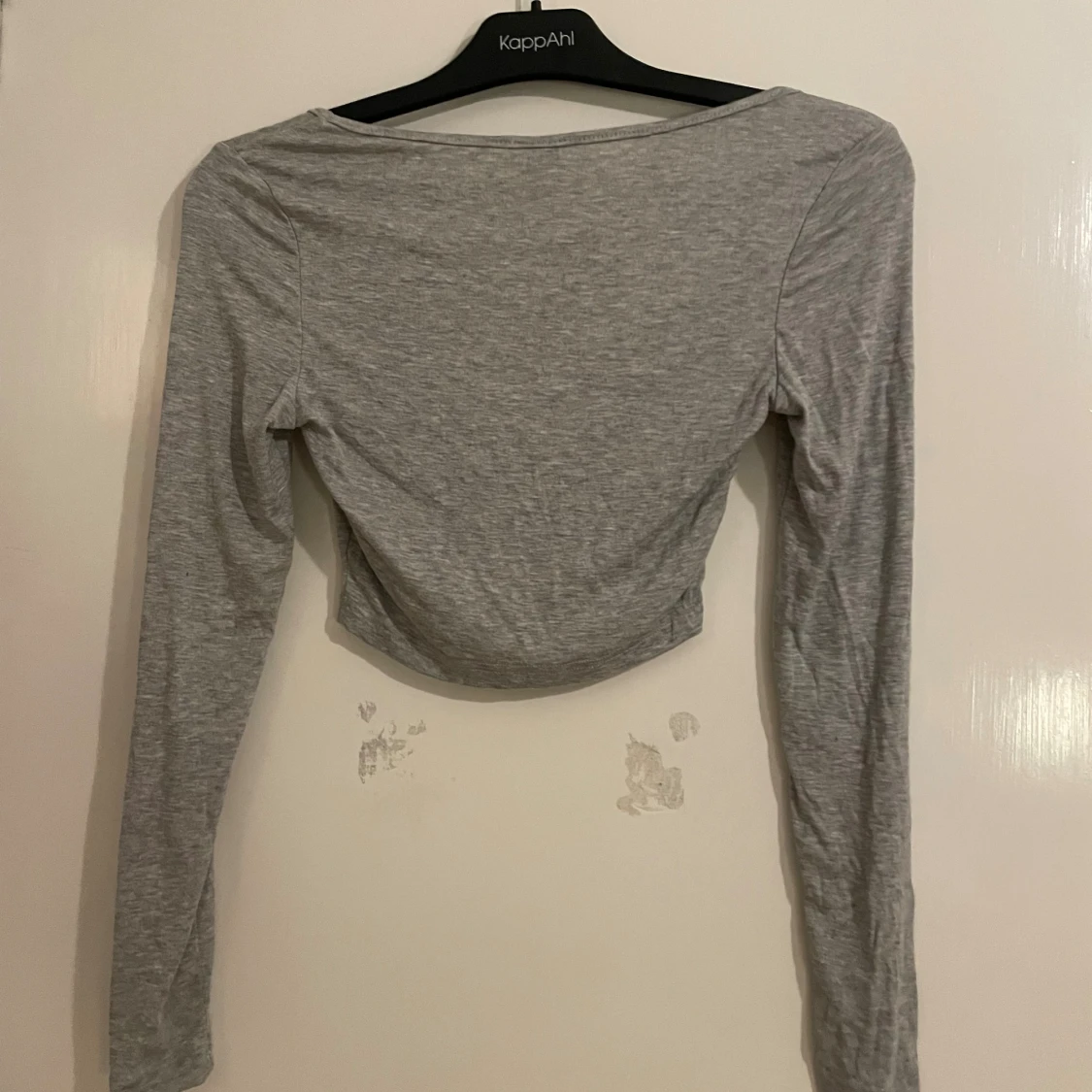 Grå croppad långärmad topp från SHEIN - 1