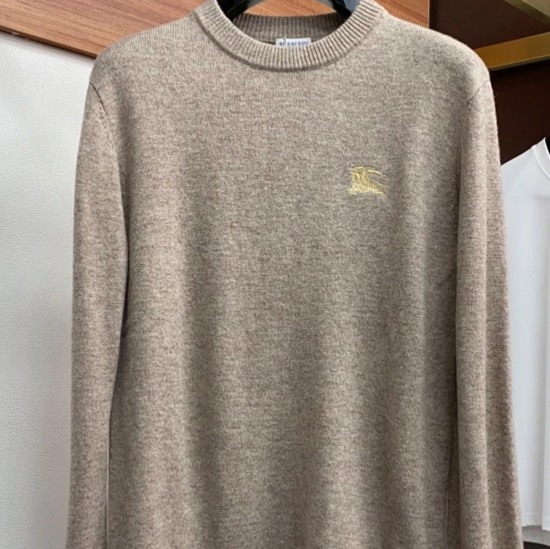 Beige stickad tröja från Burberry - 1