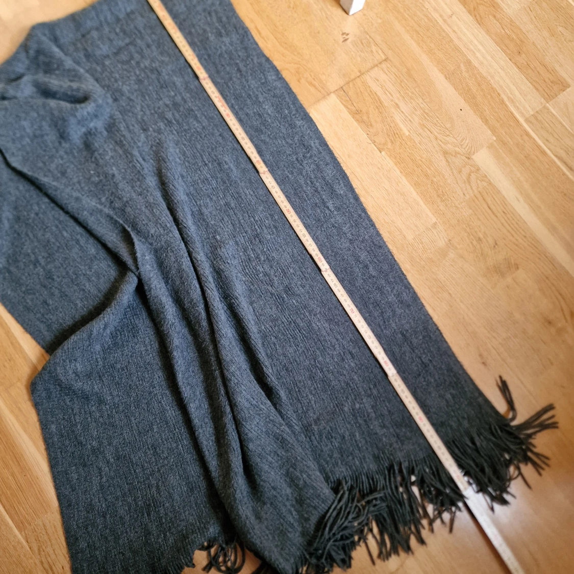 Mjuk grå hanslduk - 1