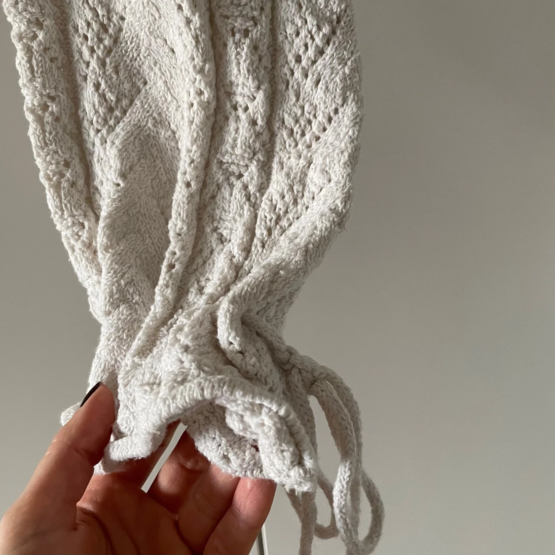 Vit stickad croppad topp Chiquelle - 2