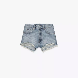 Blå jeansshorts från Zara - Säljer ett par blå jeansshorts från Zara 