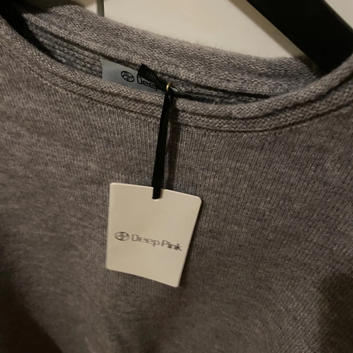 Grå stickad tröja  - 2