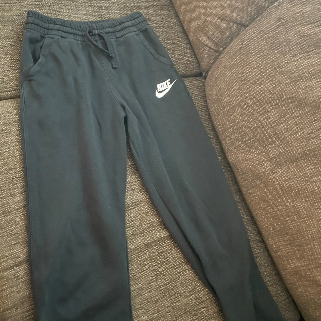 Svarta mjukisbyxor från Nike