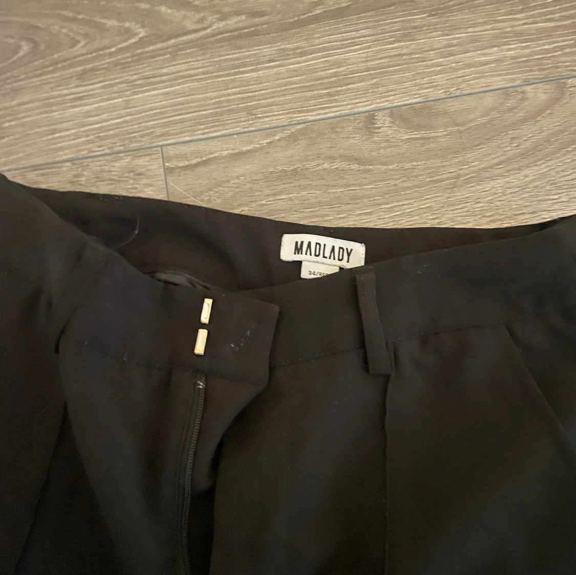 Svarta kostymbyxor från Madlady - 1