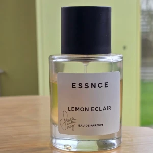 ESSNCE Lemon Eclair Parfym - Essnce lemon eclair. Mängd enligt bild. (Mängd som listas är ursprungsmängden)