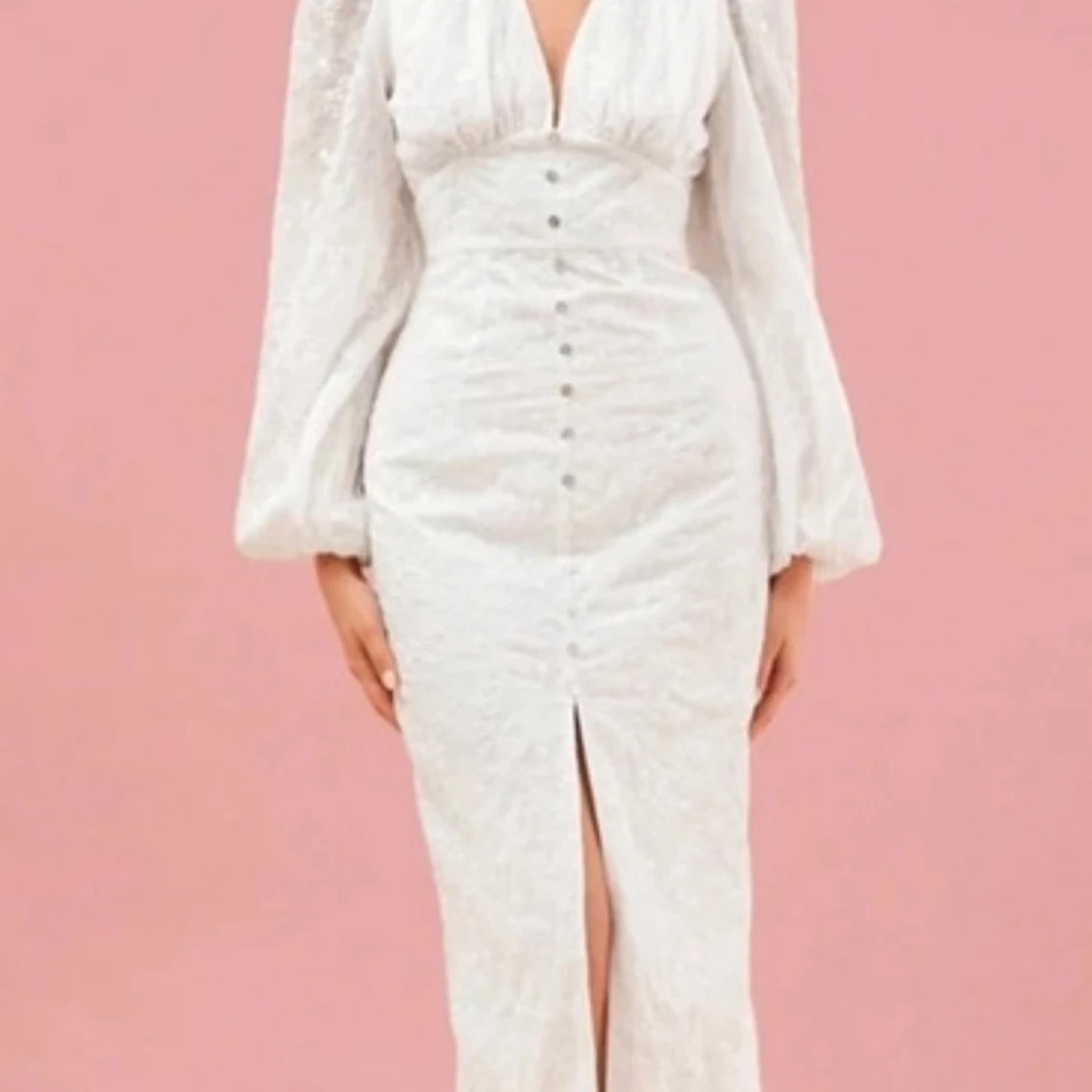 Vit långklänning med spets och puffärm - 1