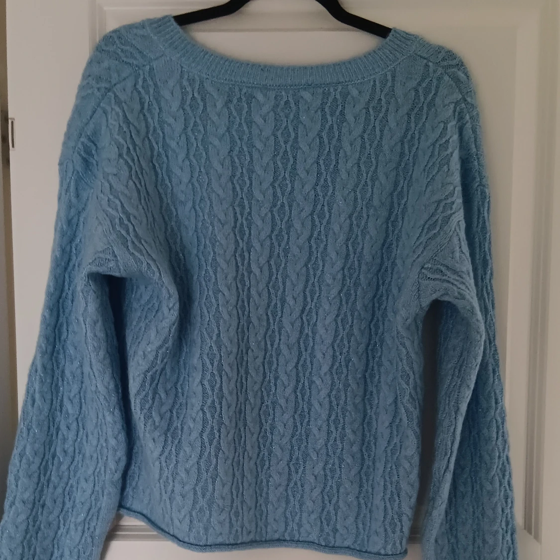 Ljusblå stickad tröja från MNG - 1