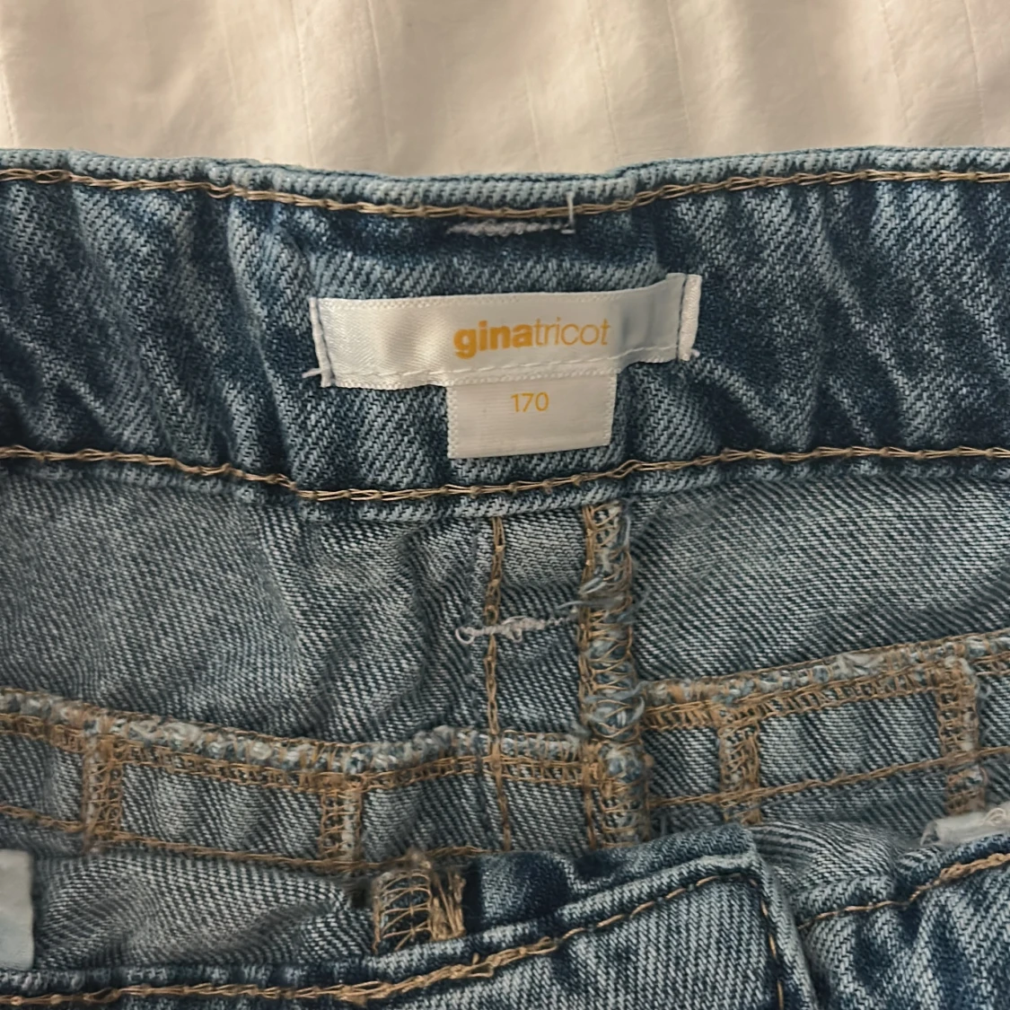 Blå jeansshorts från Gina Tricot - 2