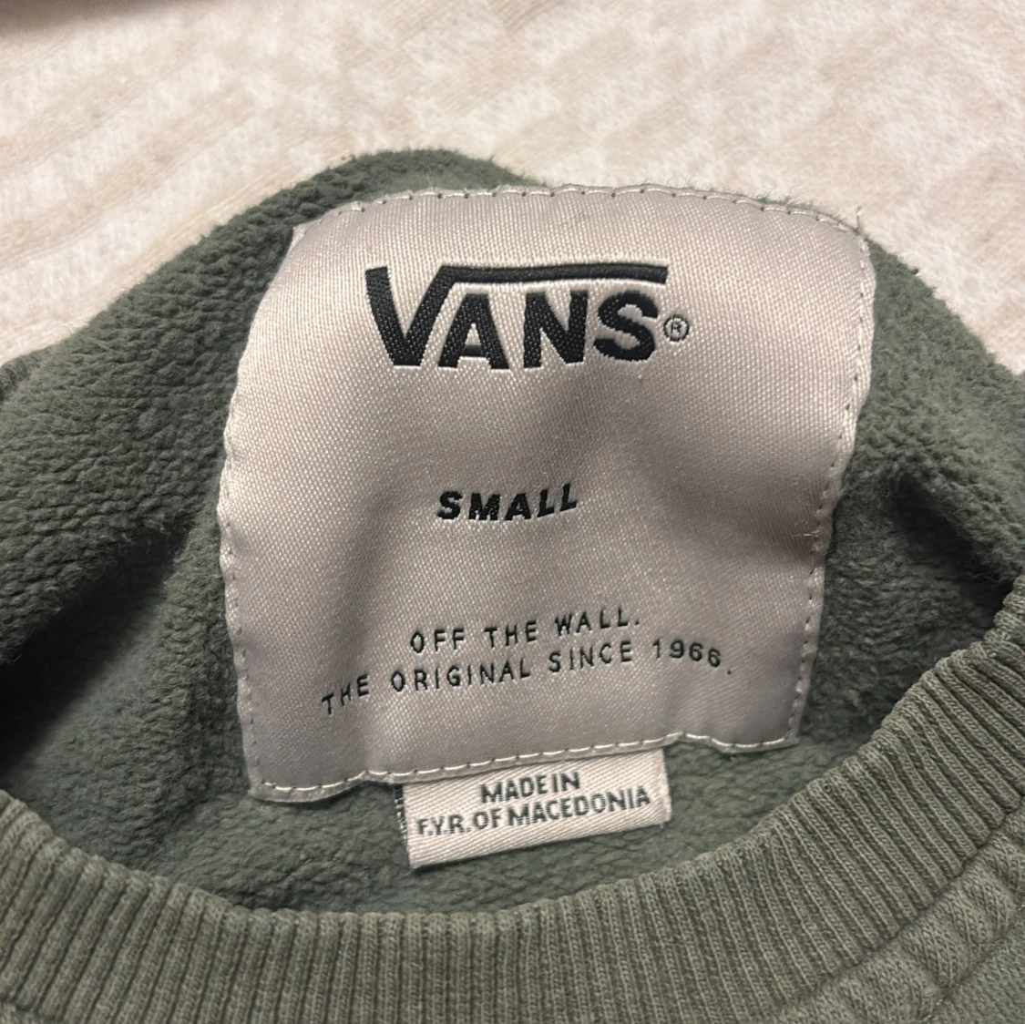 Olivgrön sweatshirt från Vans - 2