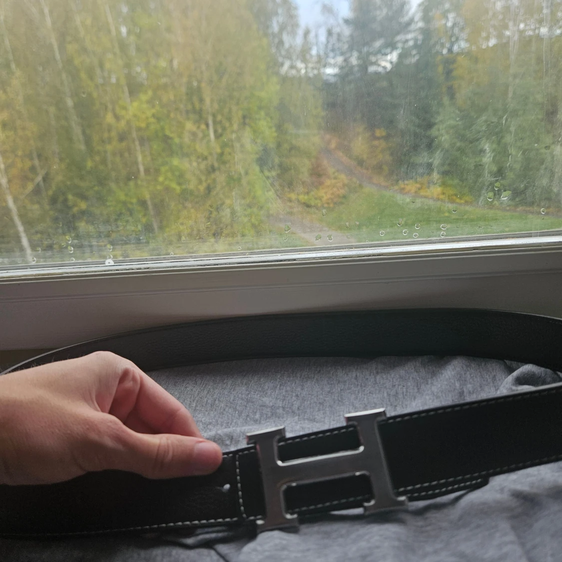 Fint bälte med H - 1