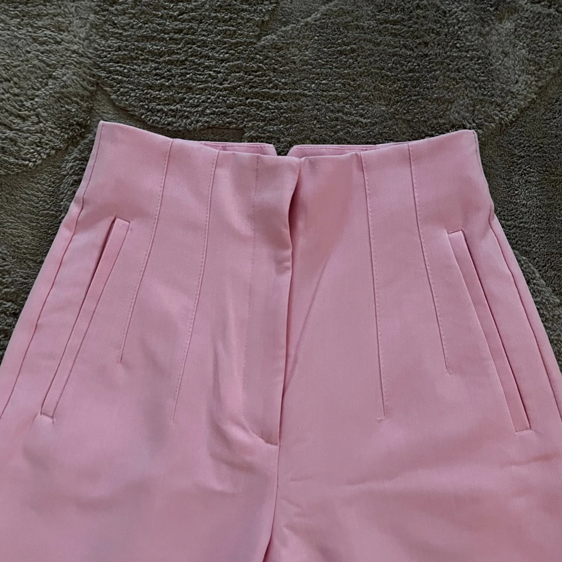 Rosa högmidjade byxor från Zara XS - 1