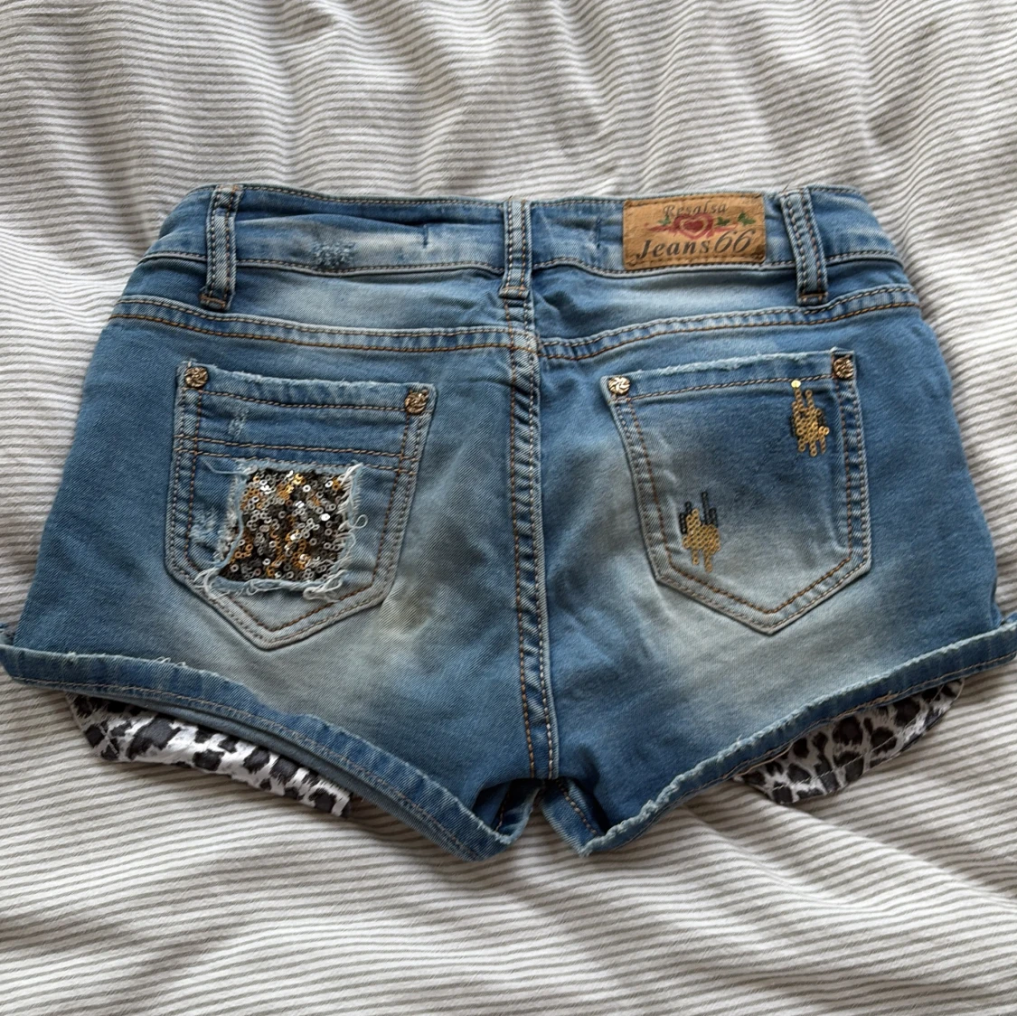 lågmidjade jeansshorts  - 2