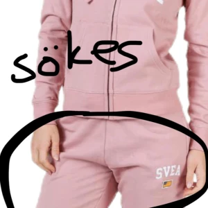 Svea byxor sökes  - Hej jag söker ett par rosa mjukis byxor från märket svea i storlek xxs-xs-s till ett rimligt pris! Skicka ett meddelande om ni har ett par. Söker även tröjan 