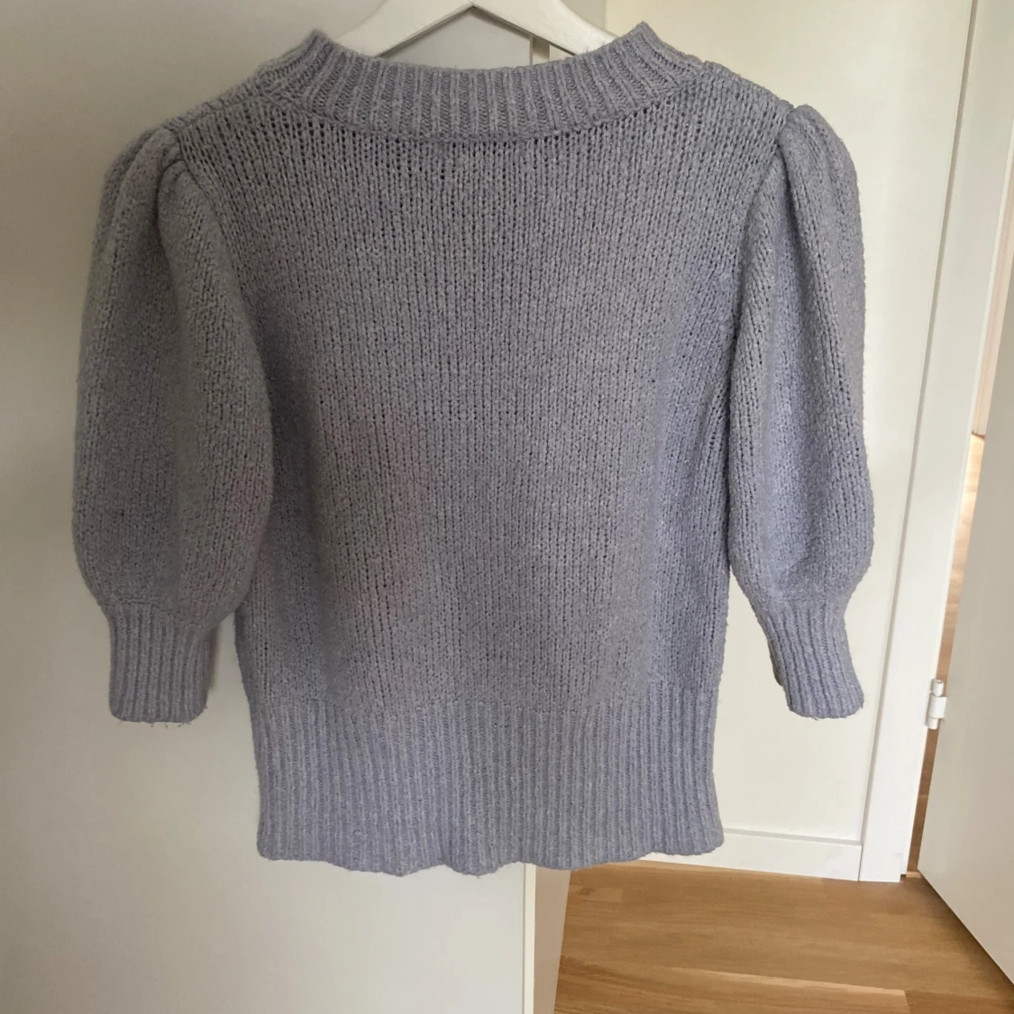 Ljusblå stickad tröja från NA-KD - 2