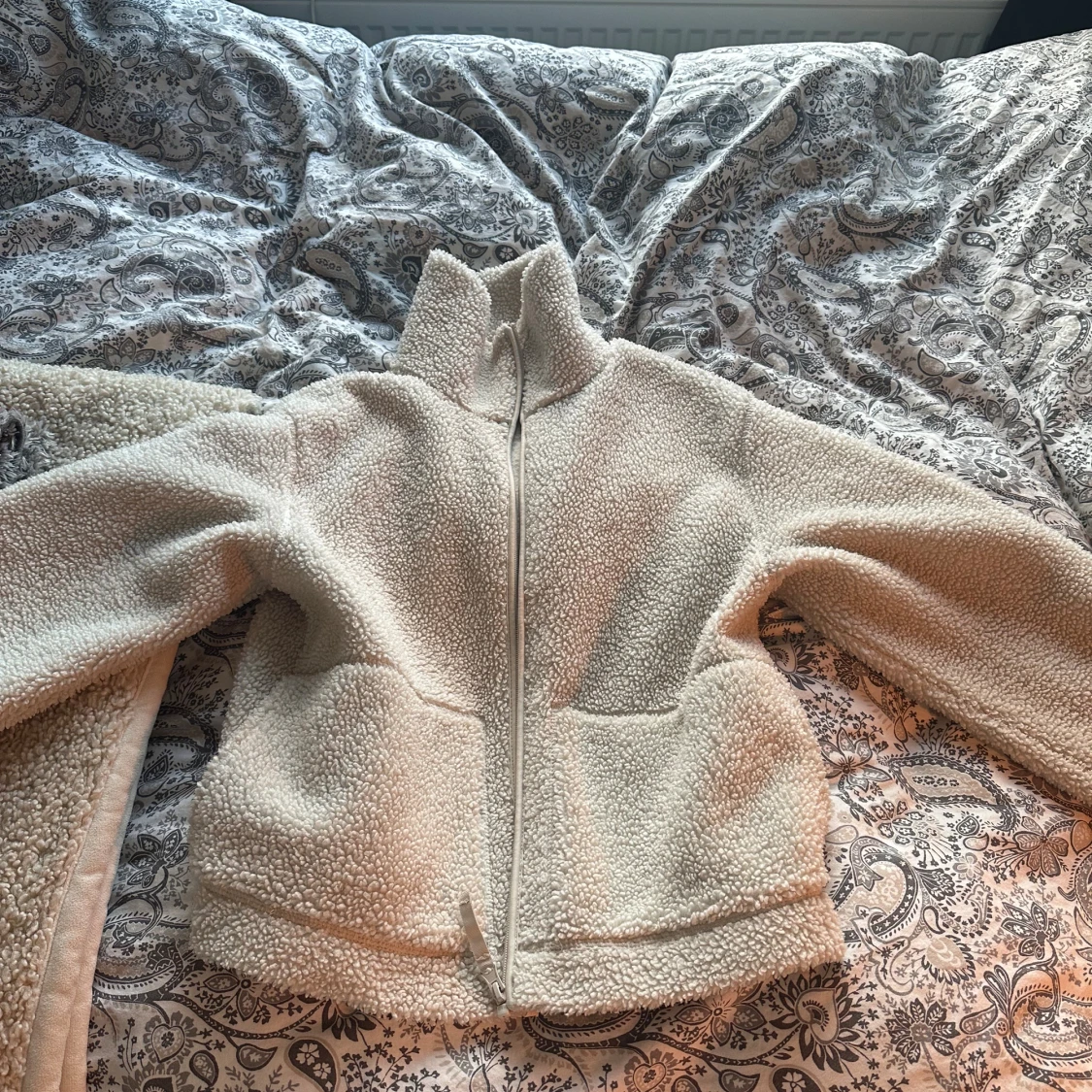 Beige teddyjacka från H&M, storlek M