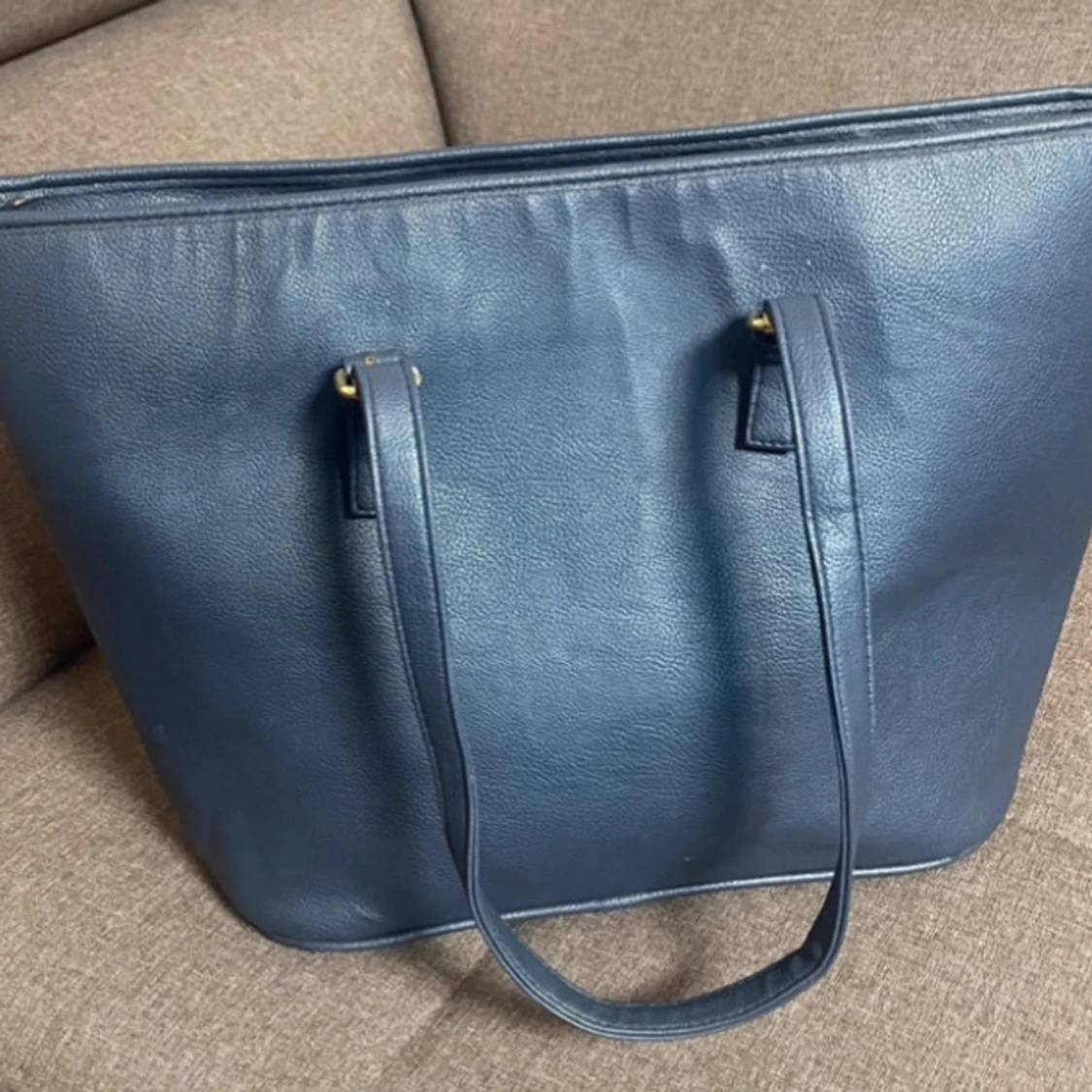 Mörkblå axelväska med Michael Kors emblem - 1