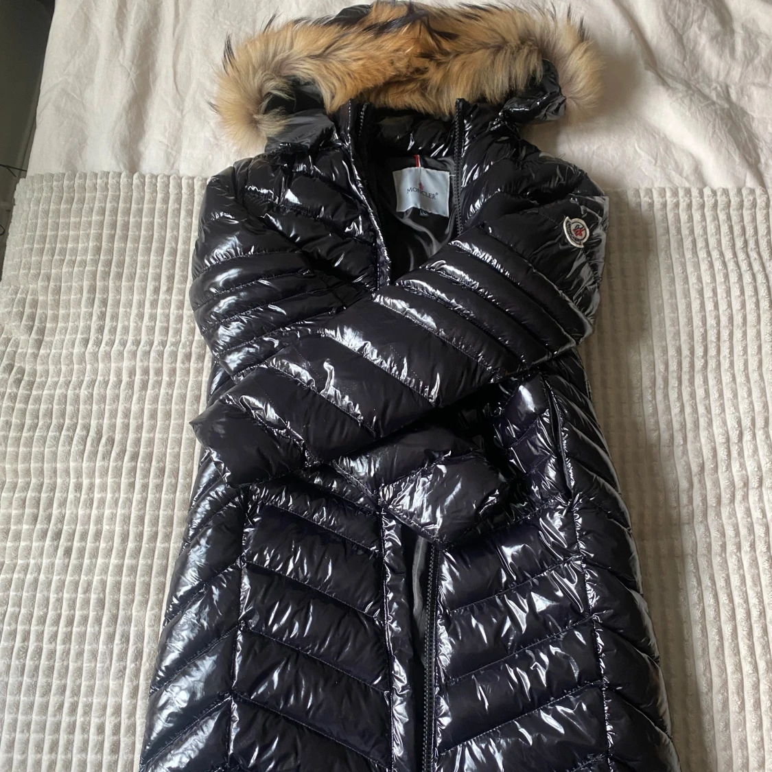 Svart Moncler dunjacka med päls - 1