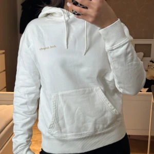 Vit hoodie från Axel Arigato - Säljer en creamvit hoodie från Axel Arigato, i storlek S. Knappt använd! 