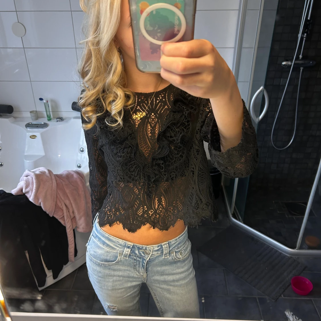 Spetsblus med volang från Zara