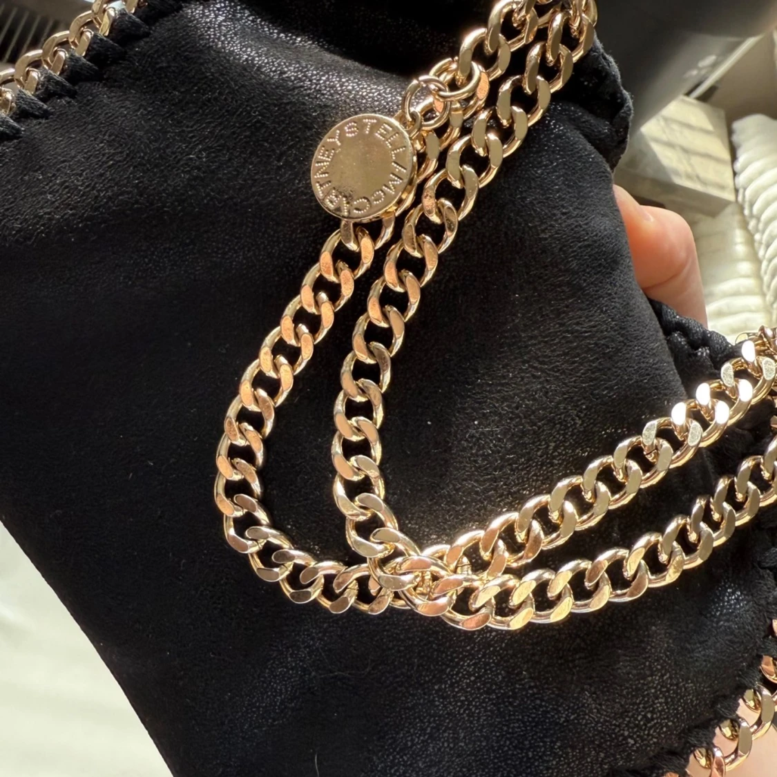 Svart Stella McCartney väska med guld kedjor - 90