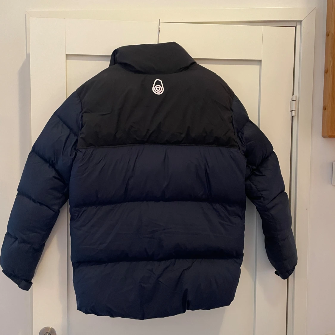 Svart och mörkblå Sail Racing dunjacka - 4