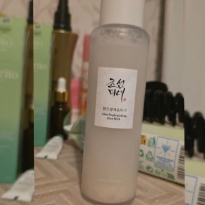Beauty of Joseon Rice Milk Toner - Glow Replenishing Rice Milk Toner från Beauty of Joseon. Tonern har en mjölkig, vit formula och är perfekt för att ge huden lyster och återfuktning. Använd 2 gånger köpt från nordicfeel
