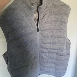 Kashmir väst från Falconeri  - Bara använd några gånger, ny pris 2999 kr 