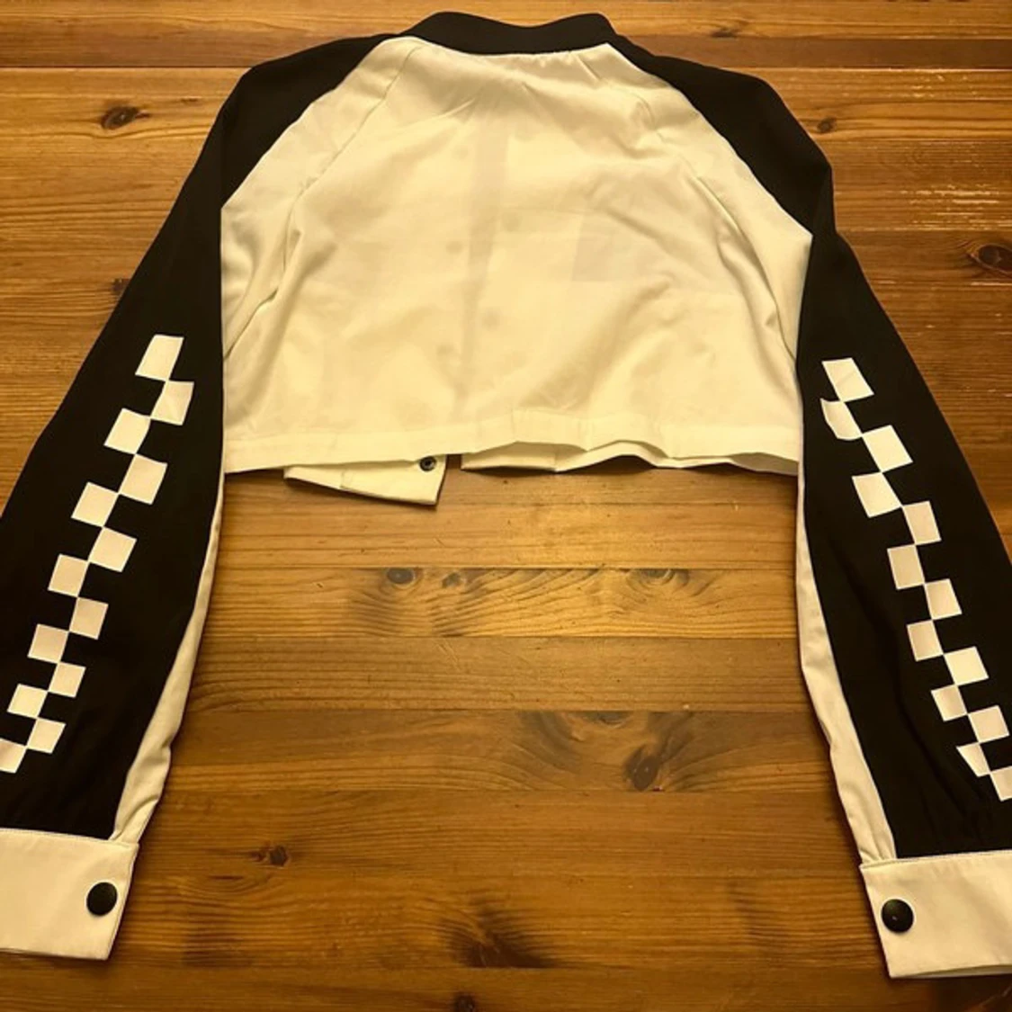 Croppad svartvit jacka från SHEIN XS - 2