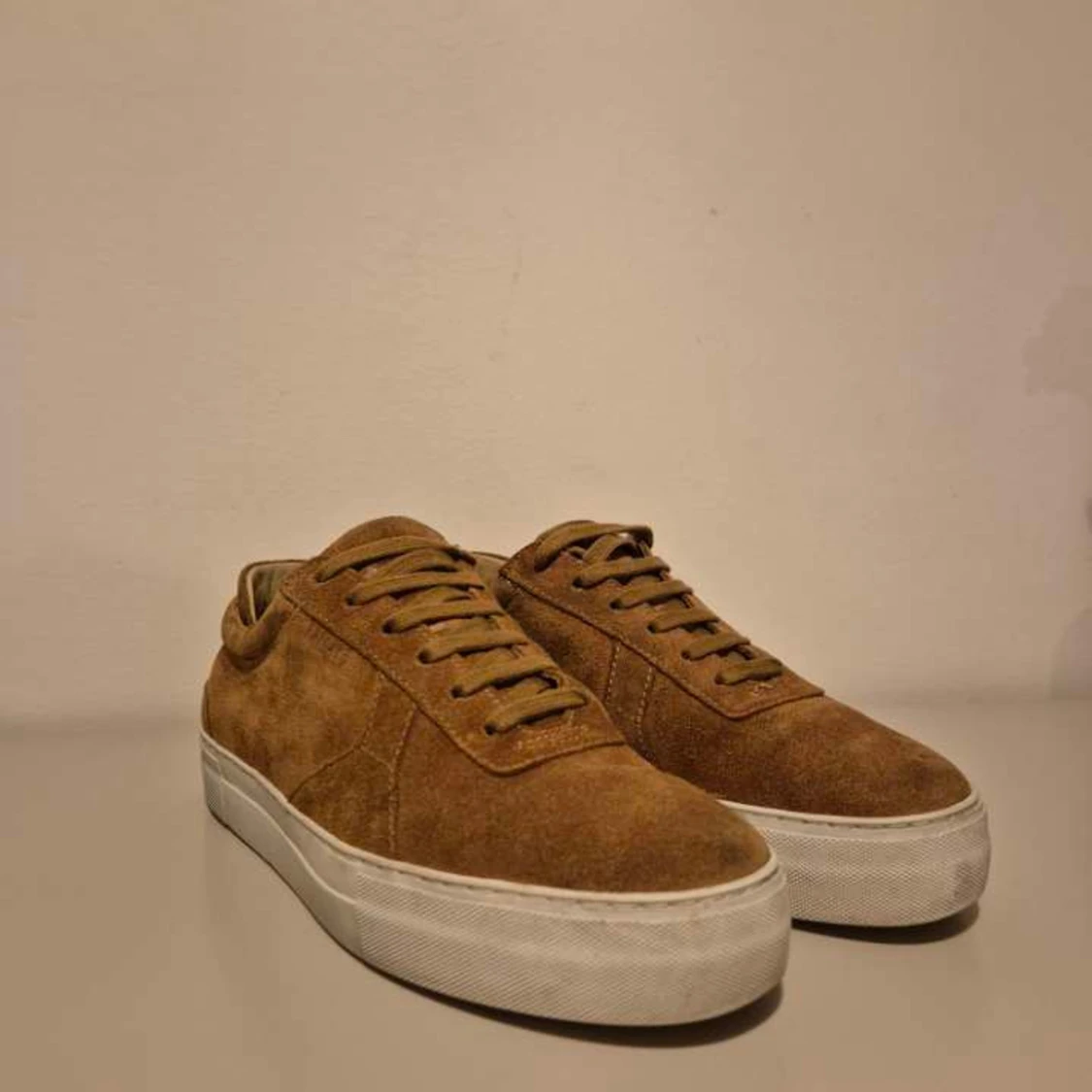 Bruna platform sneakers från Axel Arigato mocka - 1