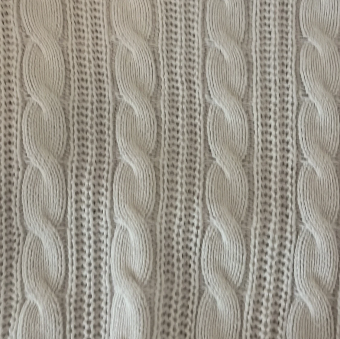 Vit kabelstickad tröja från H&M - 2