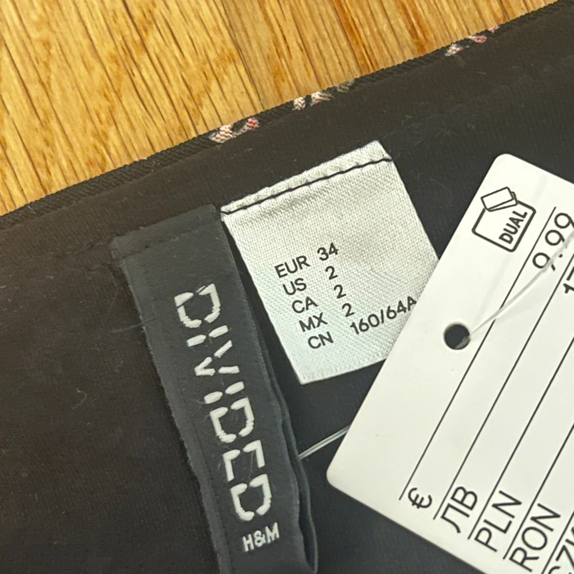 Svart blommig kjol från H&M Divided - 2
