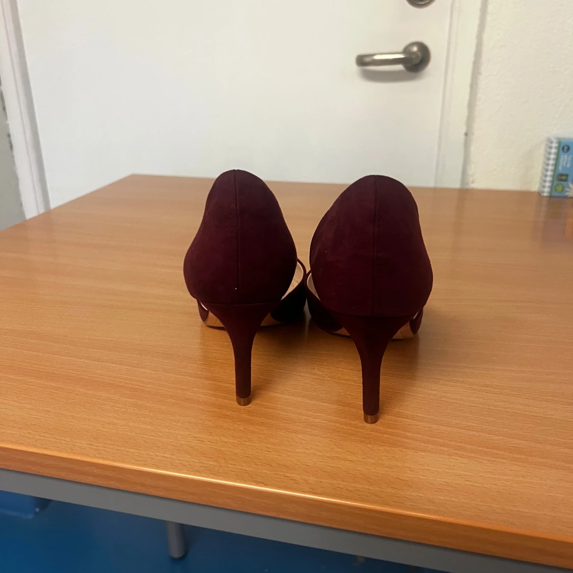 Vinröda pumps från H&M, storlek 40 - 4