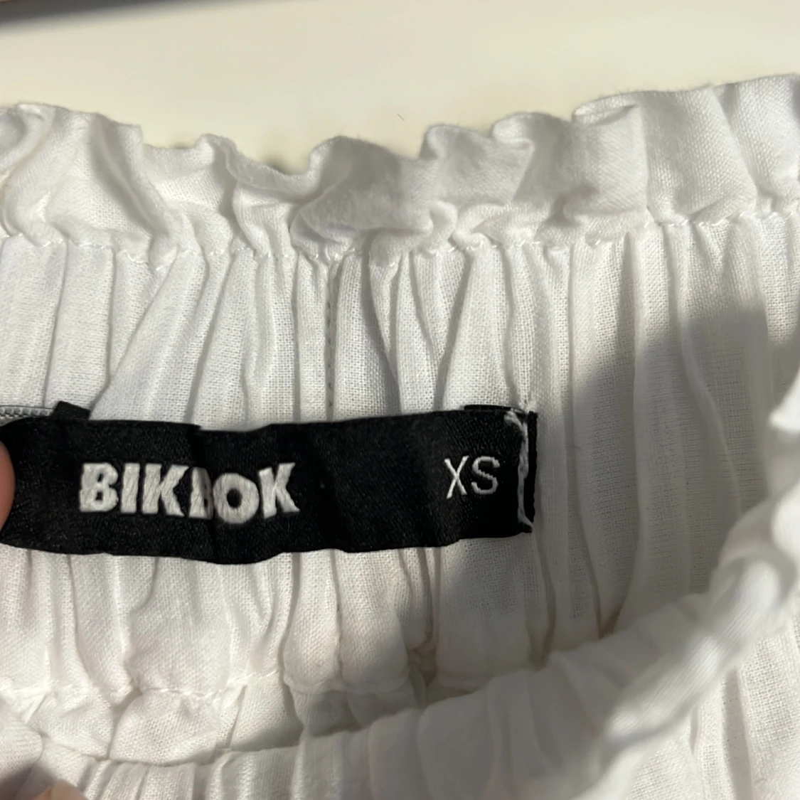 Vit volangkjol från Bik Bok XS - 1