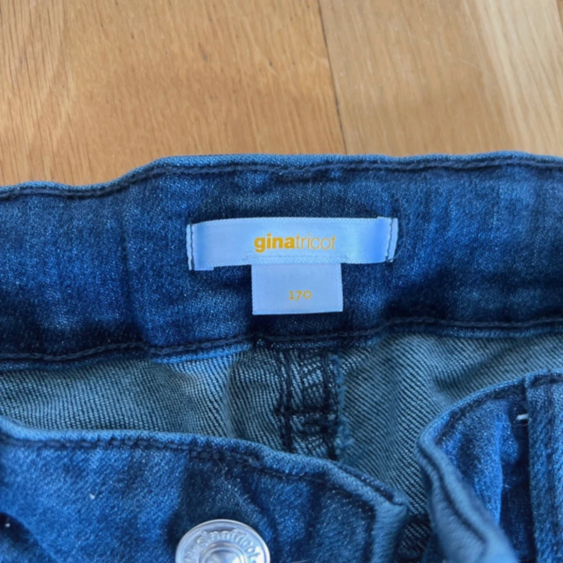 Blå bootcut jeans från Gina Tricot - 2