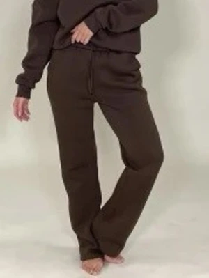 Bruna mjukisbyxor från LXA - Mjukisbyxor från LXA. Finns inte längre. Färgen är mörkbrun och de har en enkel, stilren design. Nypris 999kr. I stort sätt aldrig använda. 